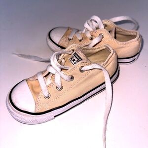 Converse Size 9 Cream Beige Low Tops